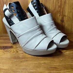 Lucky Brand Women’s Beige Adjustable Ankle Strap Heeled Sandals Open Toe size 10